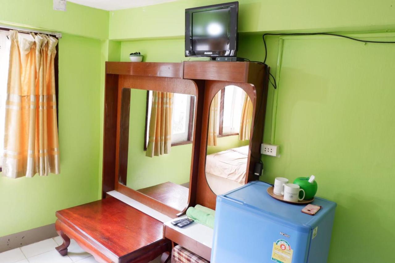 Chokchai Hotel Ban Huai Maenam Noi Esterno foto