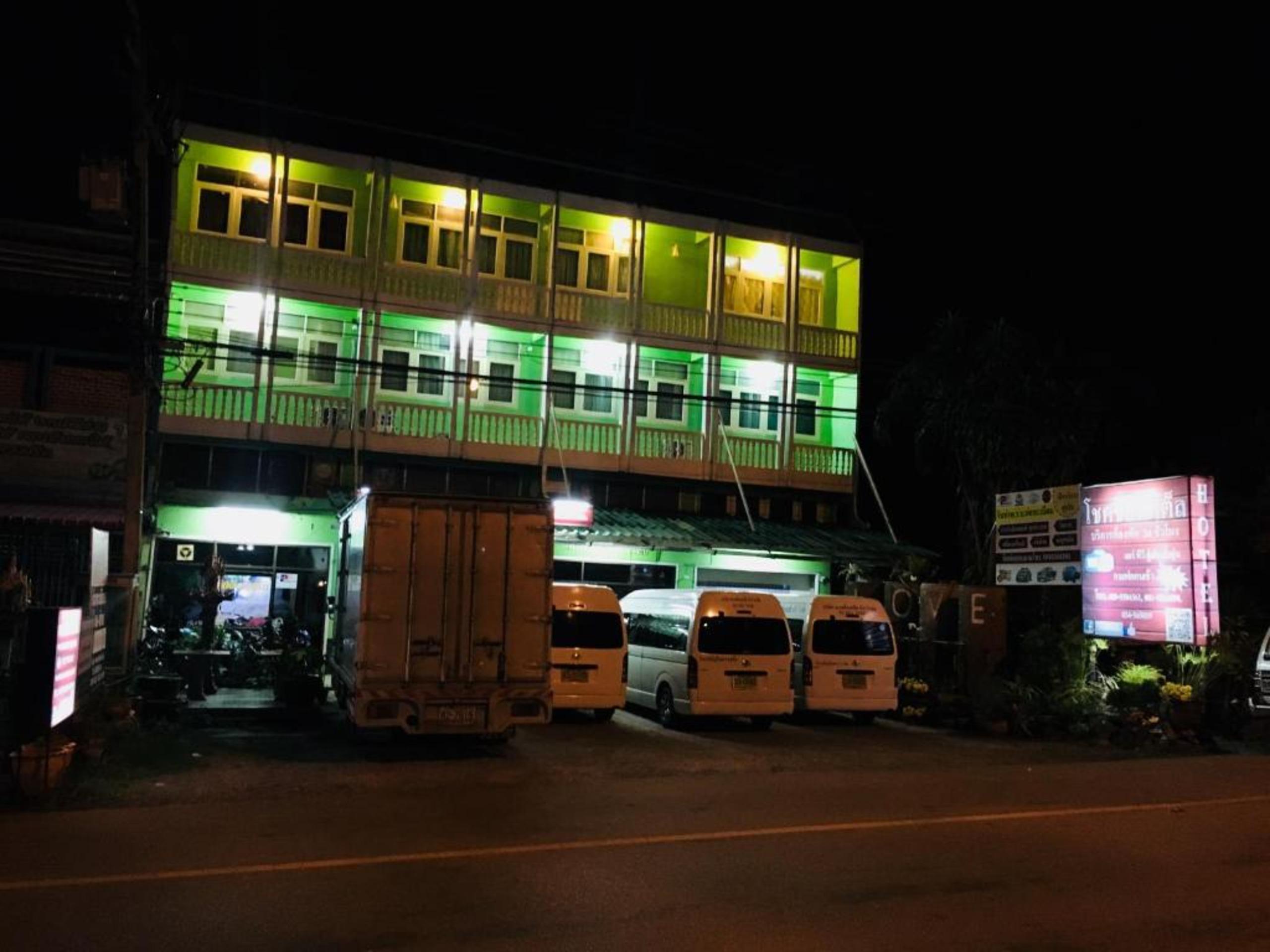 Chokchai Hotel Ban Huai Maenam Noi Esterno foto