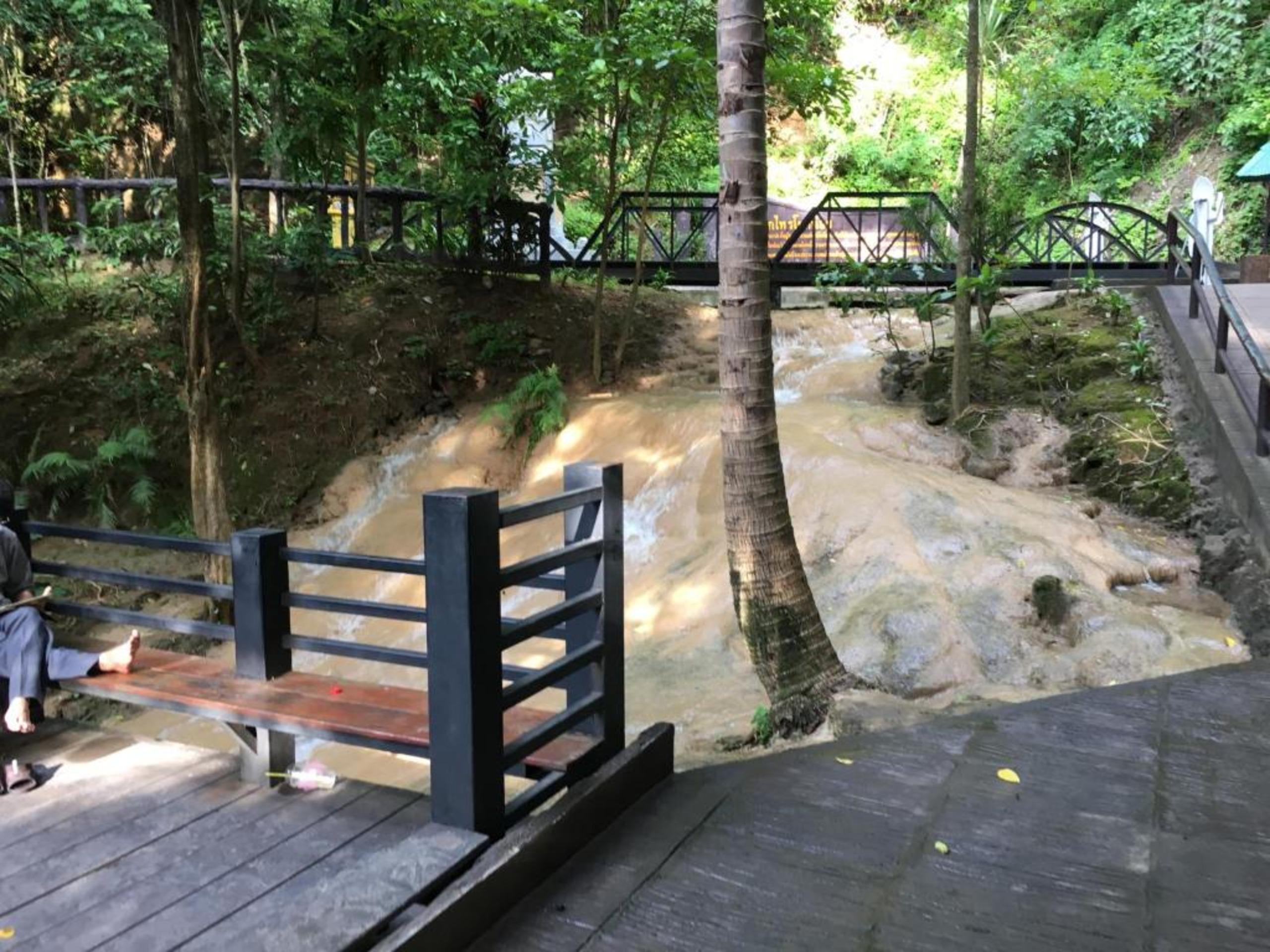 Chokchai Hotel Ban Huai Maenam Noi Esterno foto